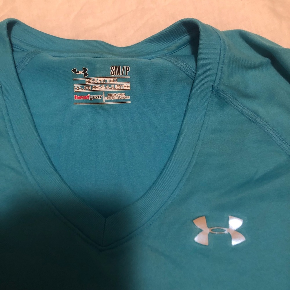 Women’s under armour long sleeve heat gear shirt